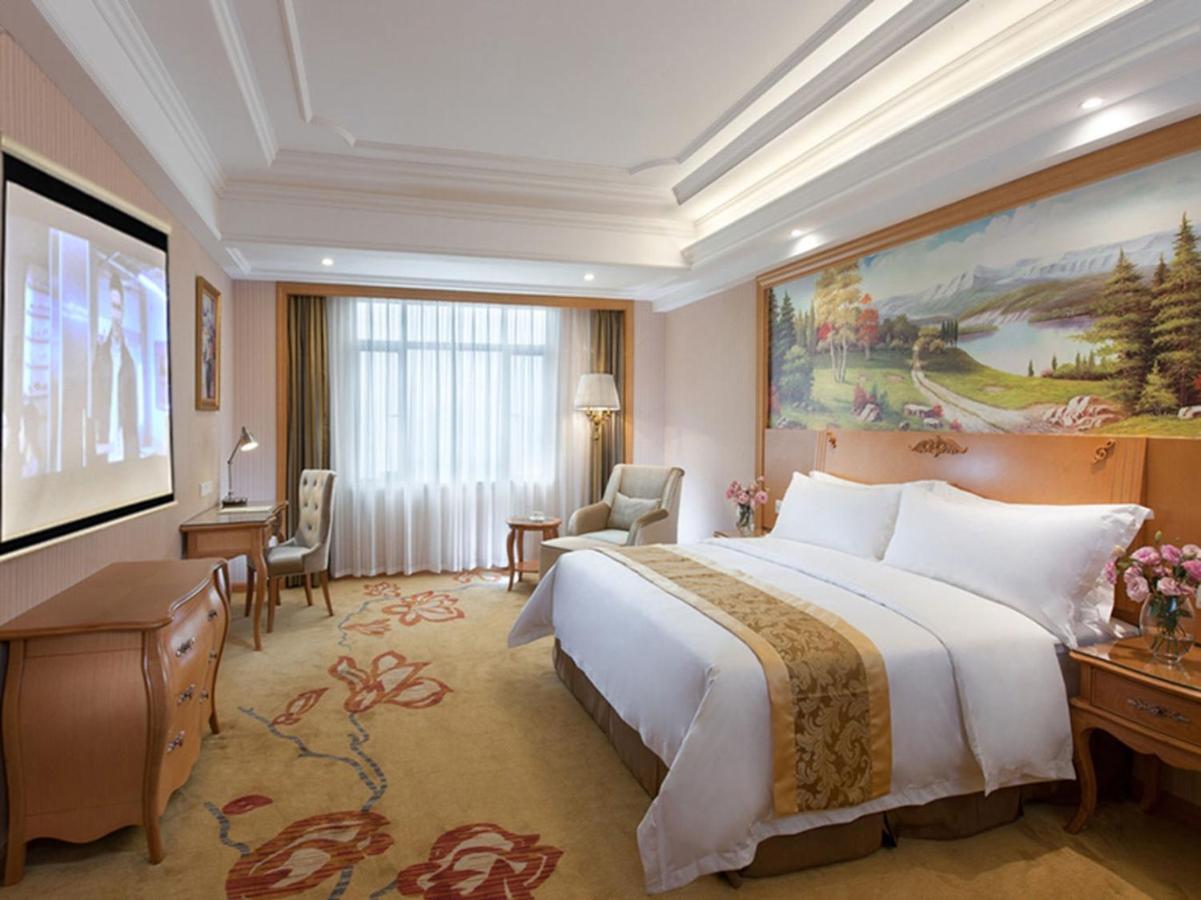 Vienna Nanpu Station Hotel Guangzhou