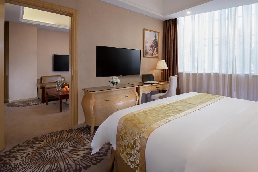Vienna Baiyun Airport Hotel 3*