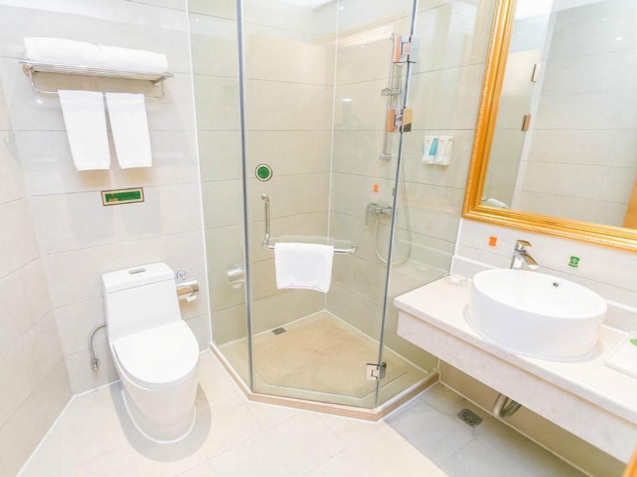 Vienna Beijing Road Hotel 3*