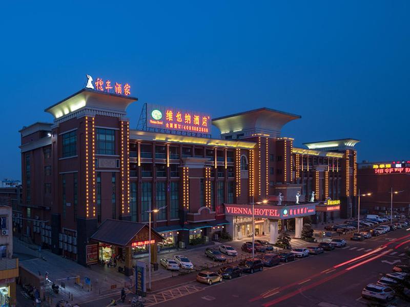 Vienna South Panyu Bridge Hotel 3*