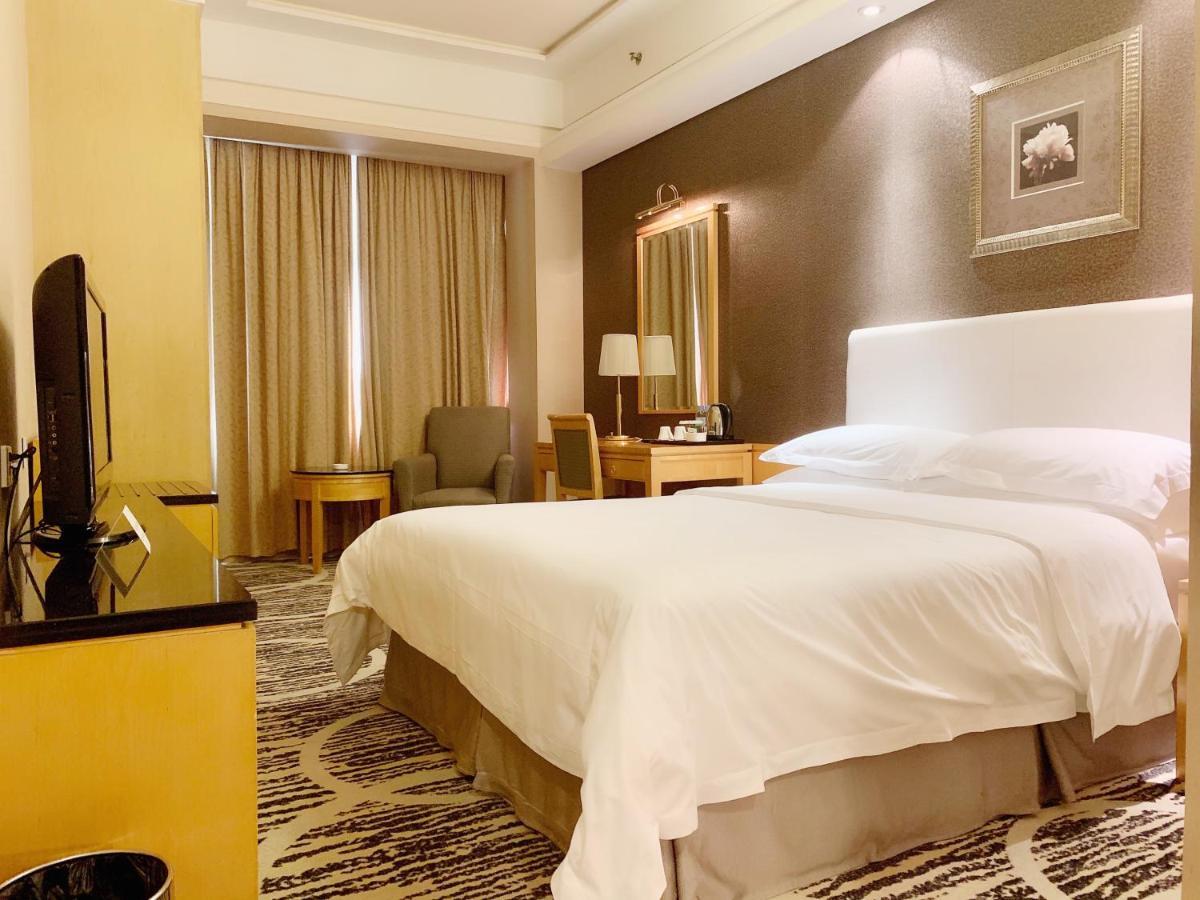 Hotel Baiyun 5*