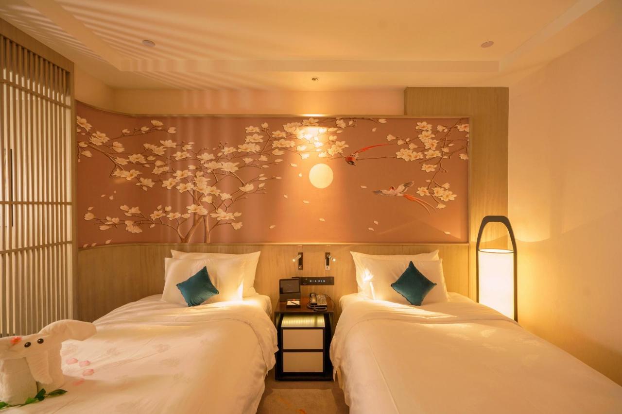 Hotel Baiyun 5*