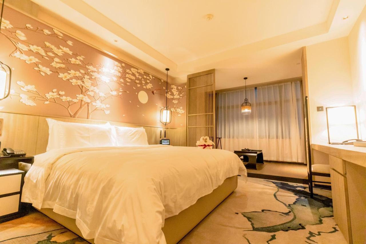 Baiyun Hotel 5*