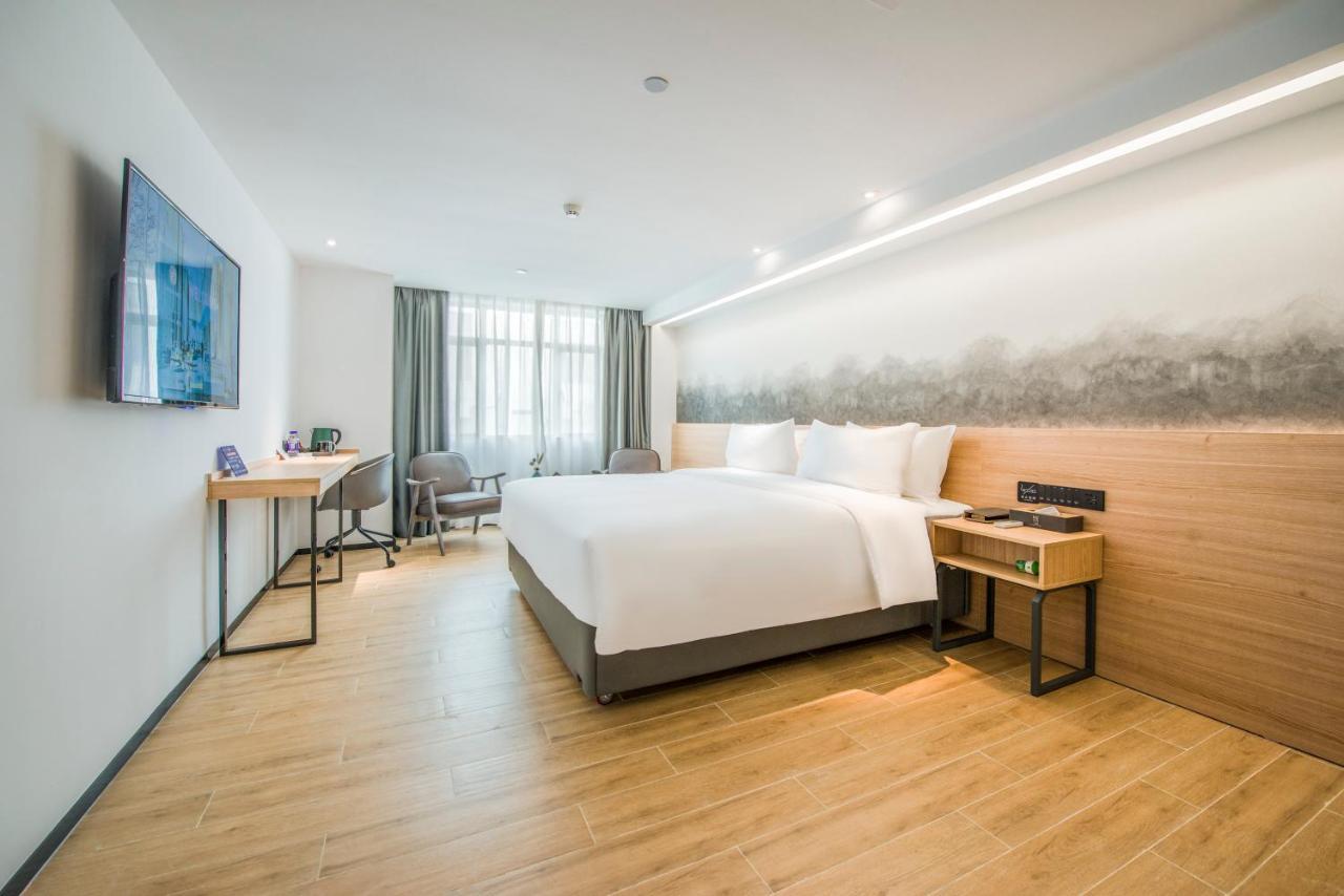 Naya Baiyun Airport Hotel