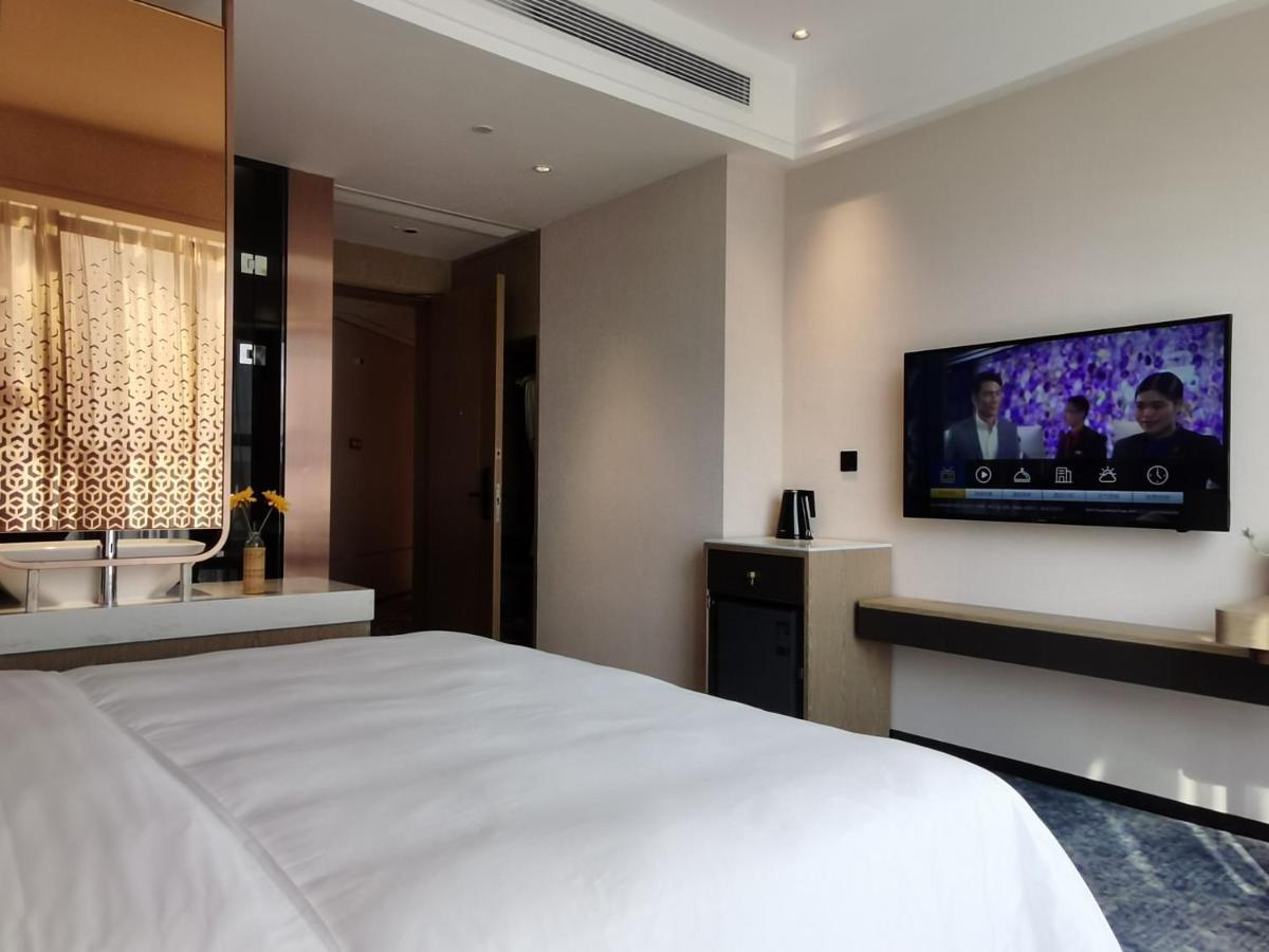 Hotel Paco Jinfeng Metro - Free Shuttle Bus For Fair 4*