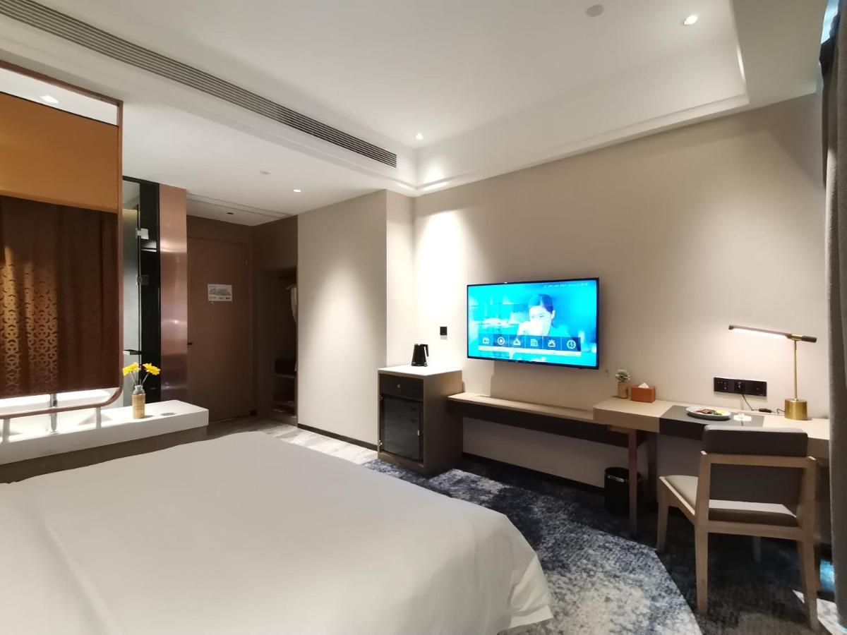 Paco Jinfeng Metro - Free Shuttle Bus For Fair Hotel 4*