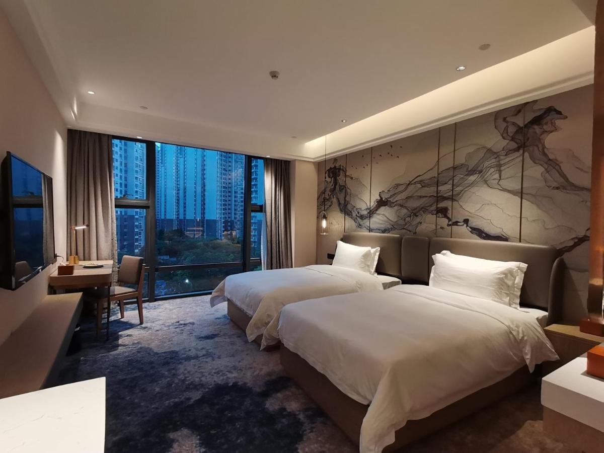 Paco Jinfeng Metro - Free Shuttle Bus For Fair Hotel 4*