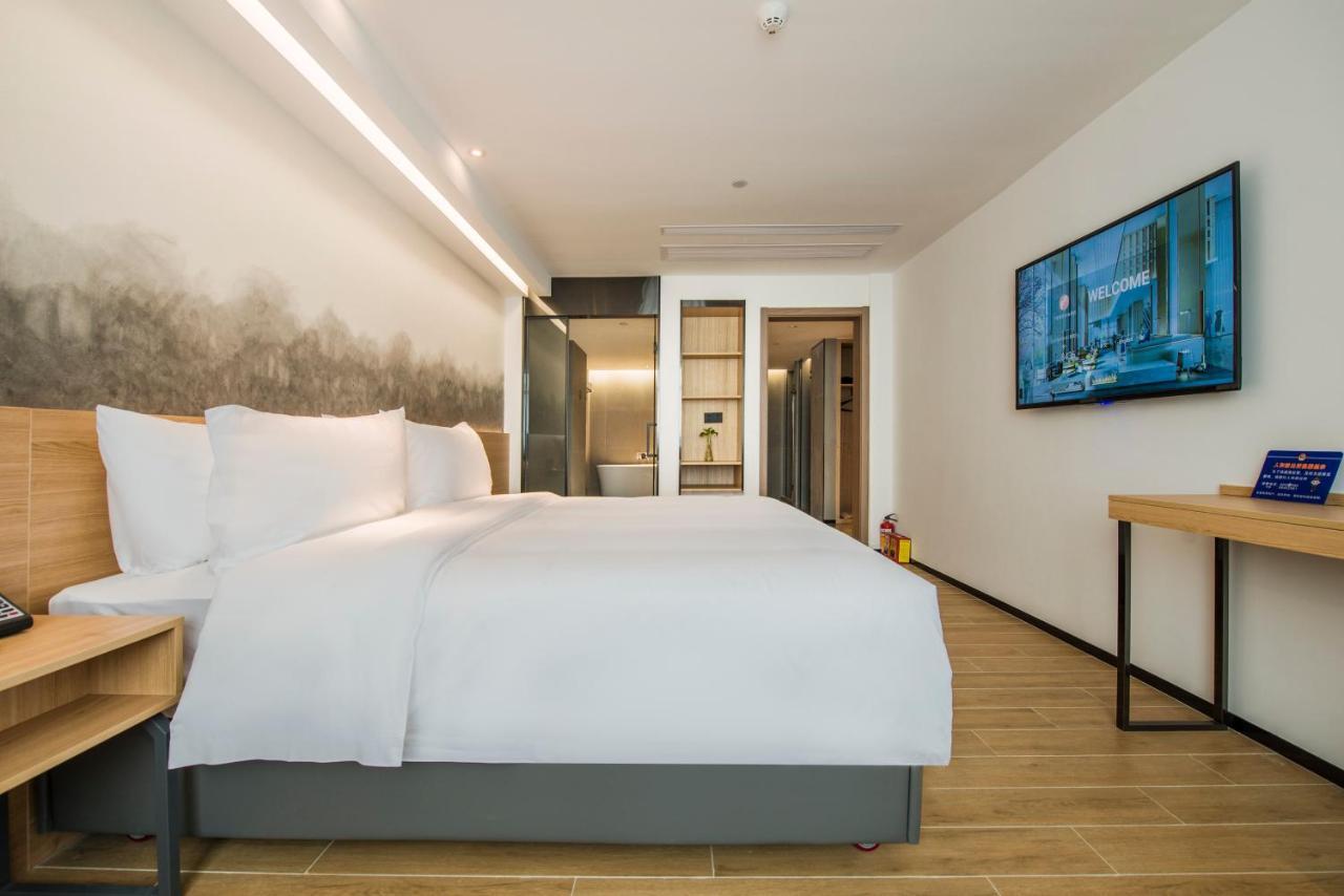 Naya Baiyun Airport Hotel 3*