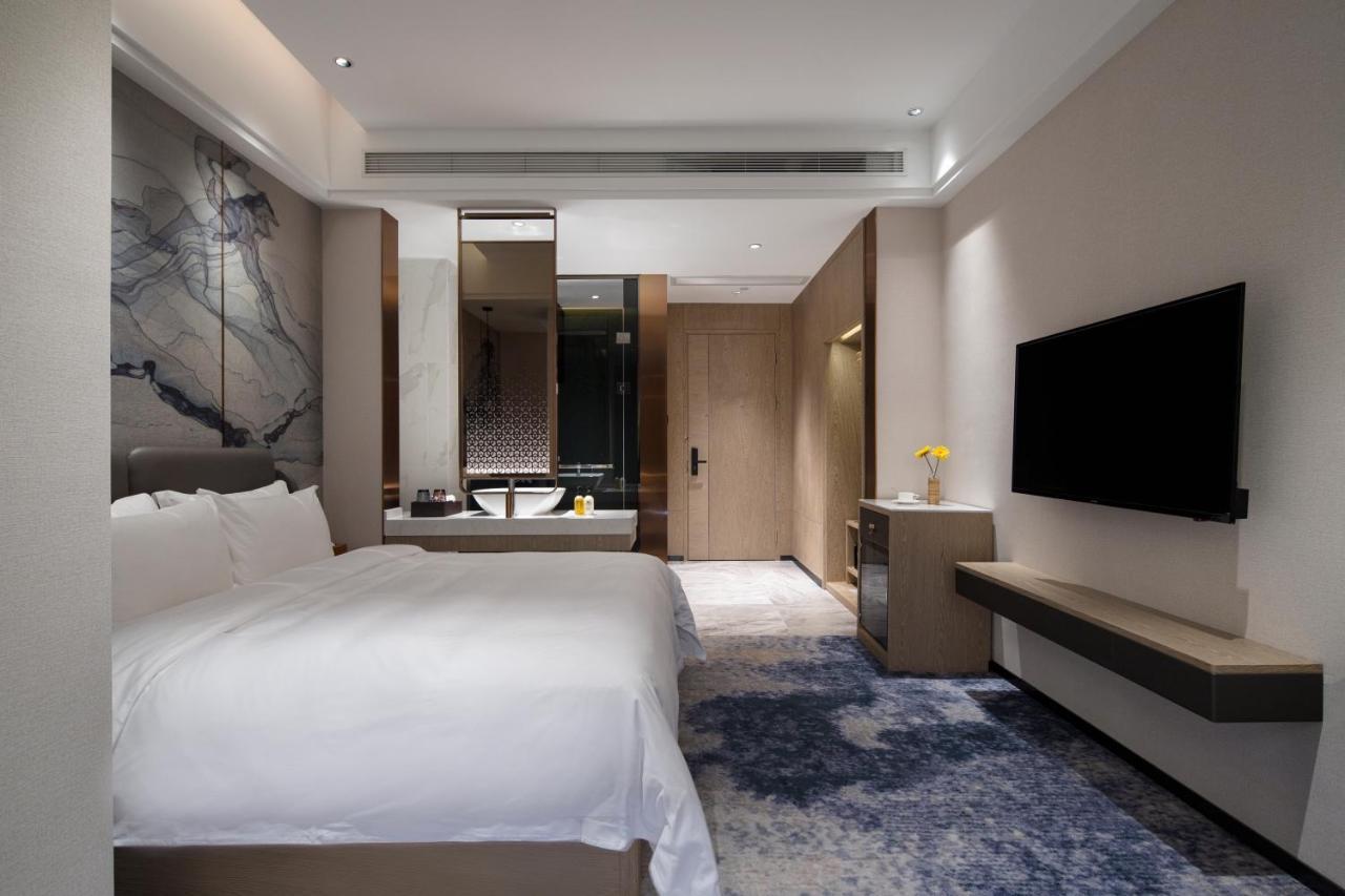 Hotel Paco Jinfeng Metro - Free Shuttle Bus For Fair 4*