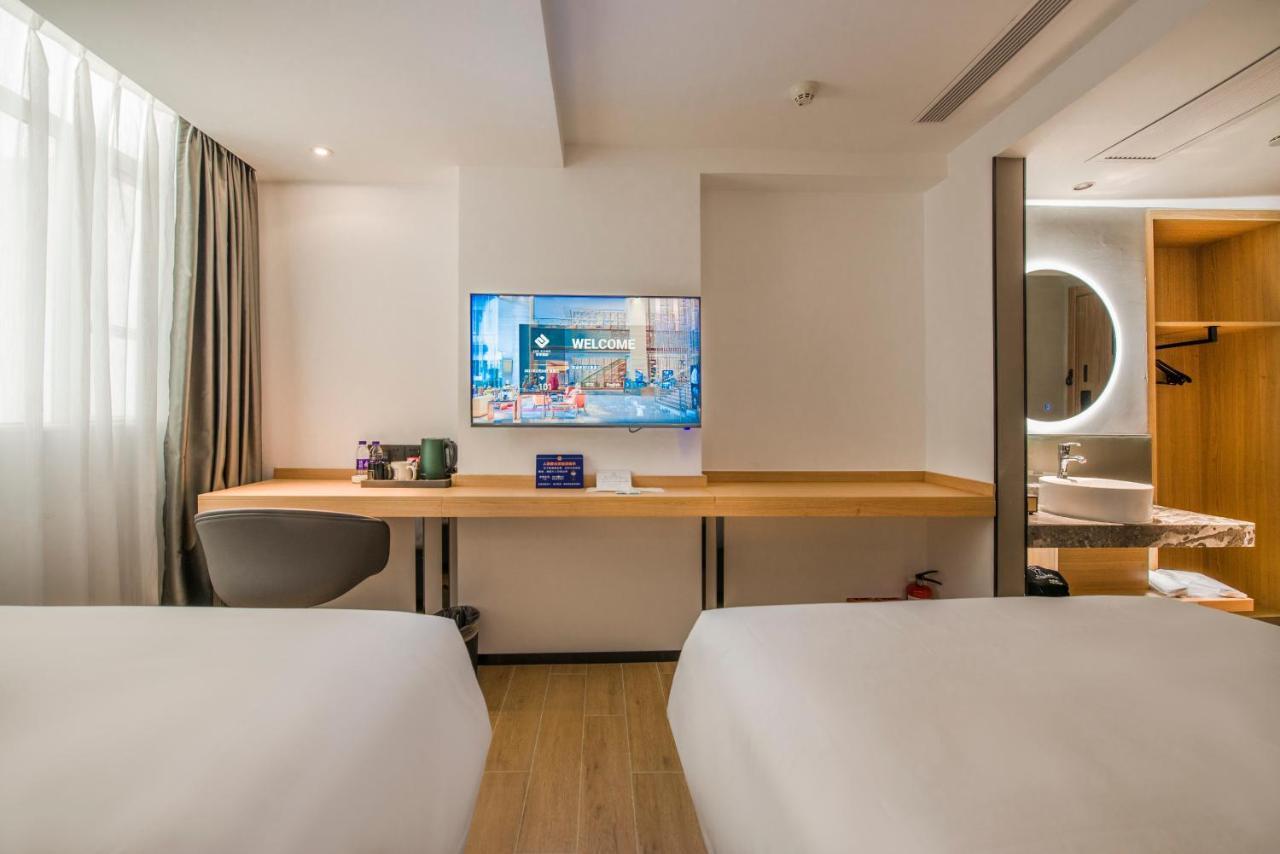 Naya Baiyun Airport Hotel 3*