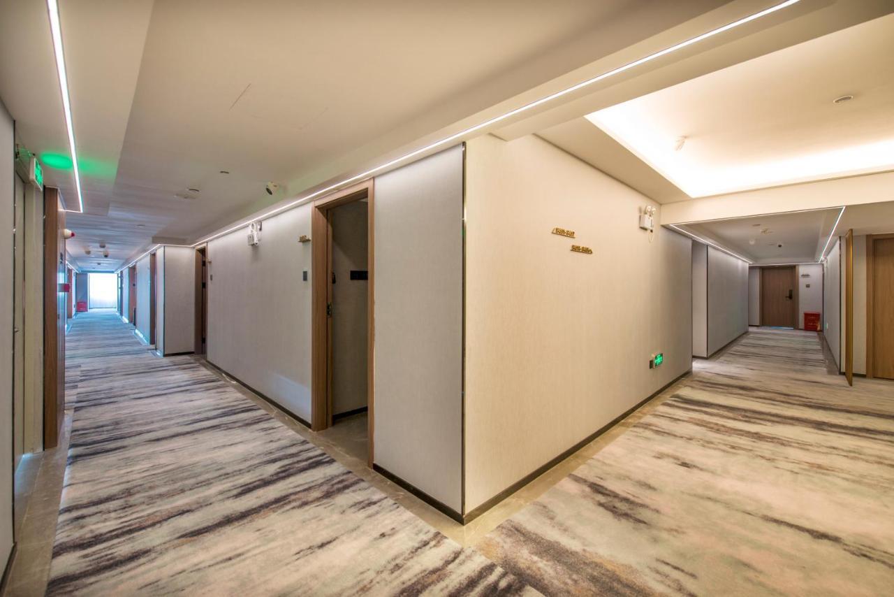 Naya Baiyun Airport Hotel 3*