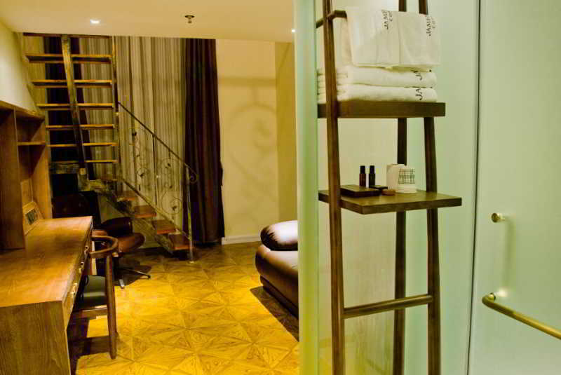 Hotel Sentosa 3*