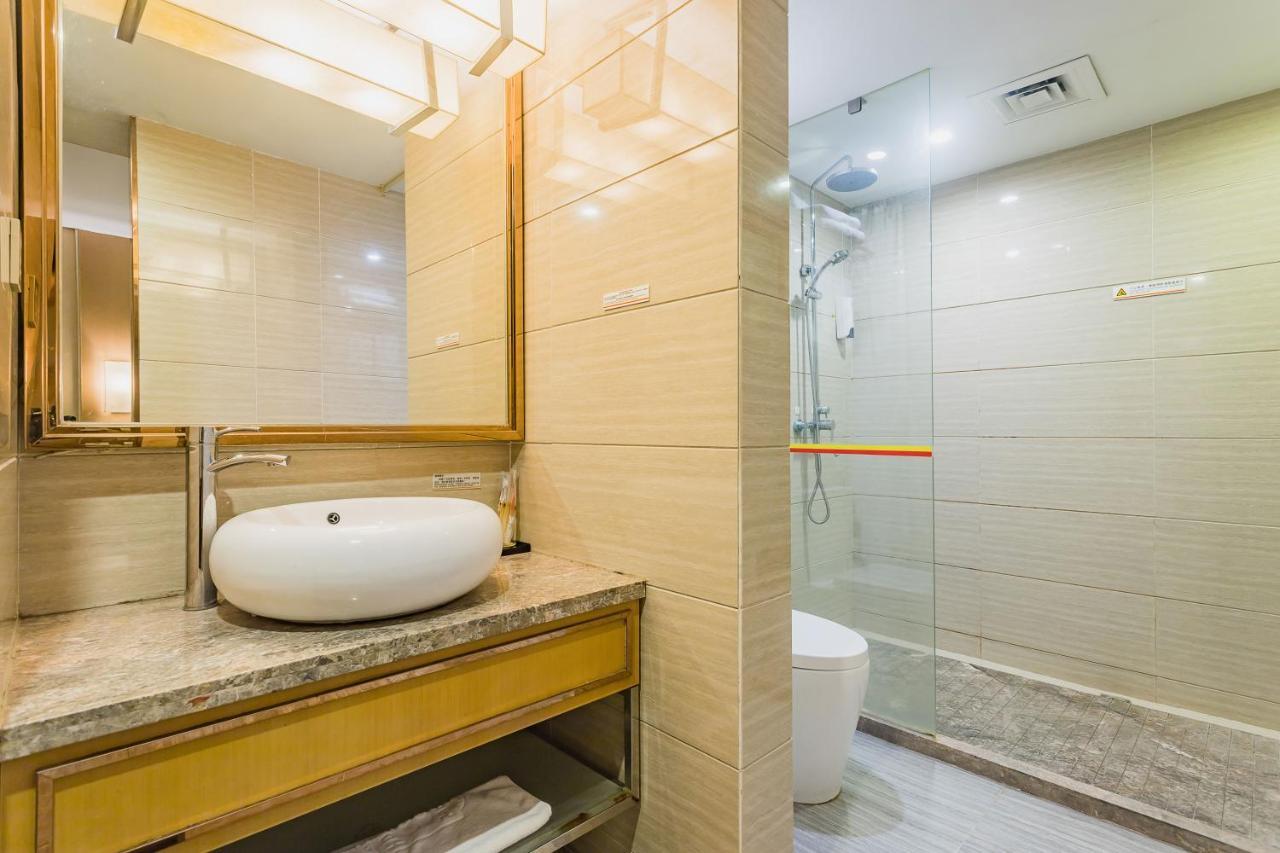 Super 8 Select Railway Station Xicun Subway Station Hotel 3*