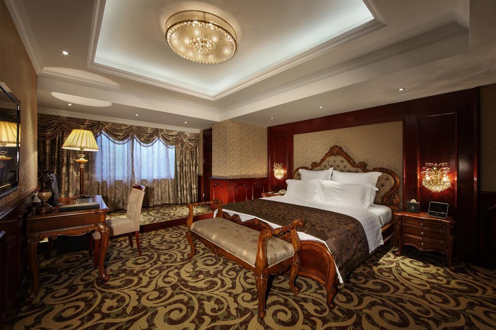 Hotel Zhejiang 4*