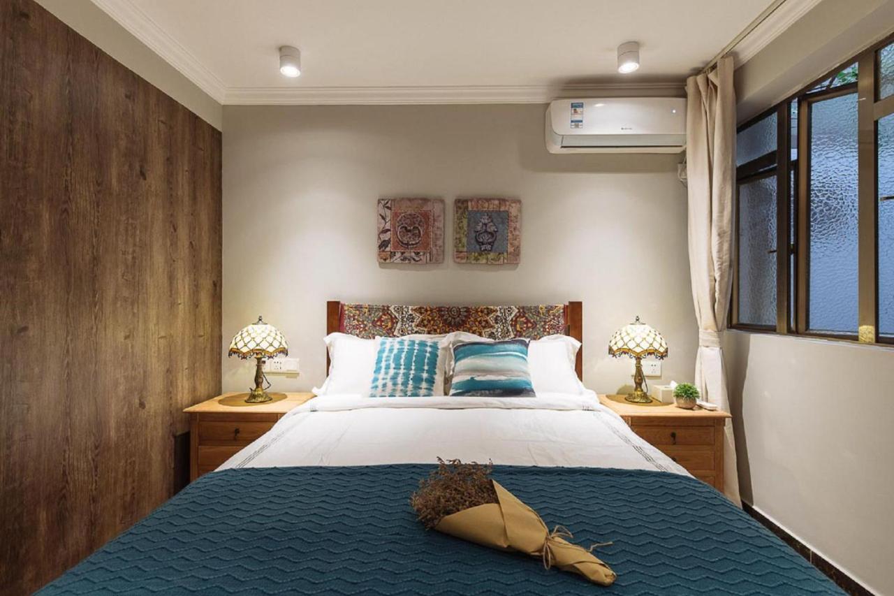 Locals Apartment: Liwan District Near Changshoulu Metro Apartment *