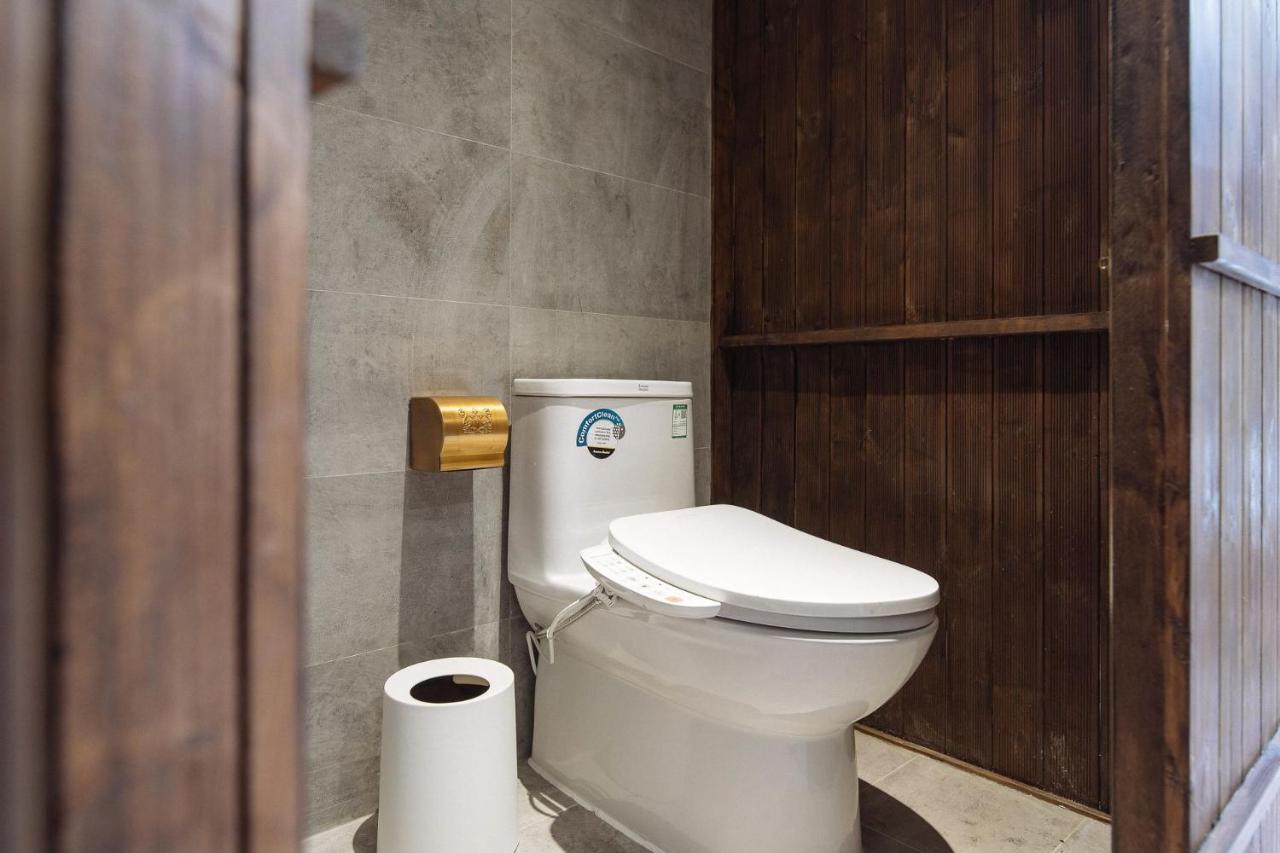Locals Apartment: Liwan District Near Changshoulu Metro Apartment Guangzhou