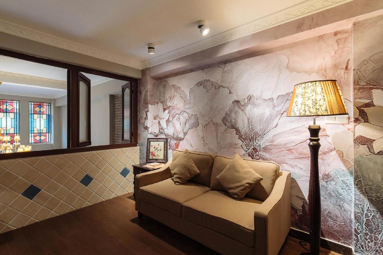 Locals Apartment: Liwan District Near Changshoulu Metro Apartment *