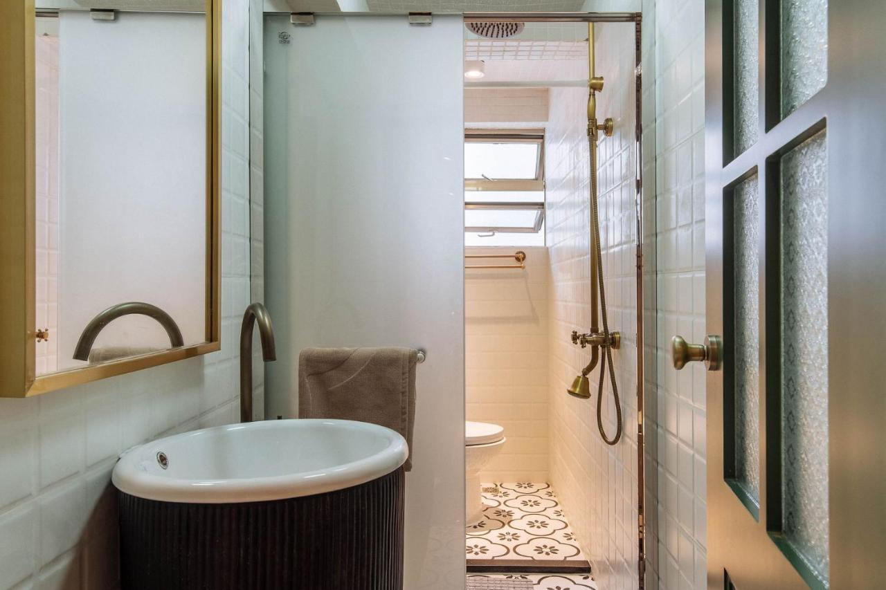 Locals Apartment: Liwan District Near Changshoulu Metro