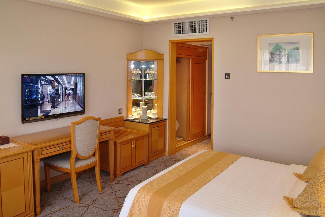 Hotel Guangdong Hotel-free Shuttle & Registration Counter Service During Fair 4*