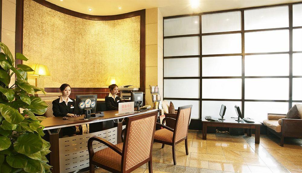 Warm Yes Business Hotel