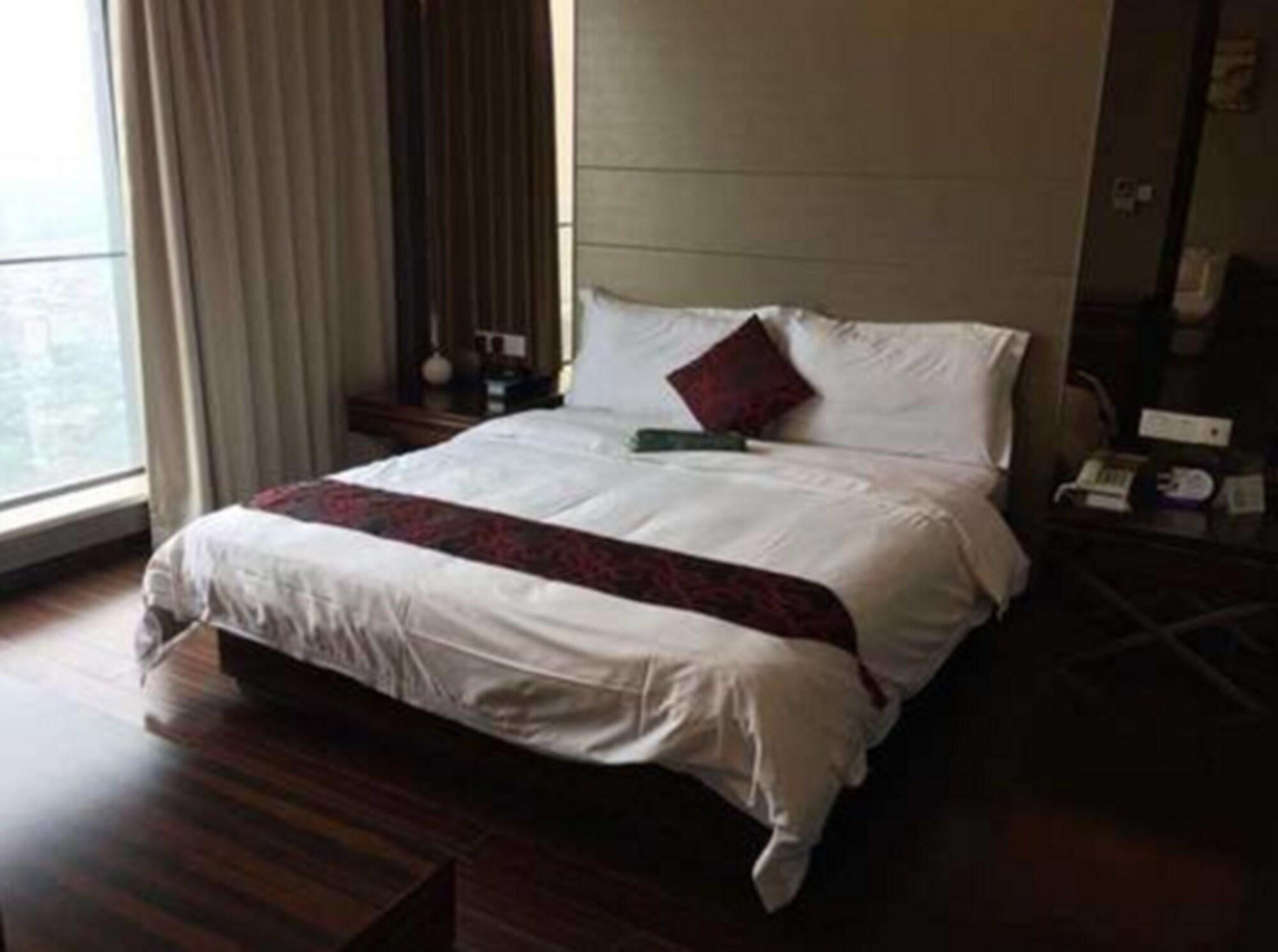 Estay Residence-poly World Trade Center *