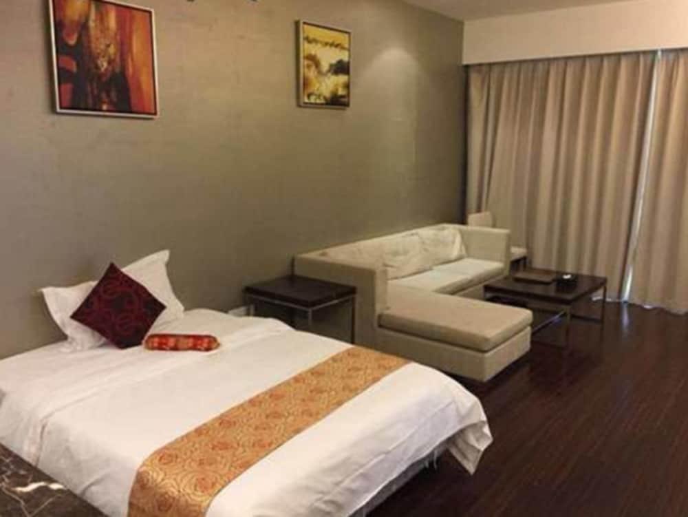 Estay Residence-poly World Trade Center