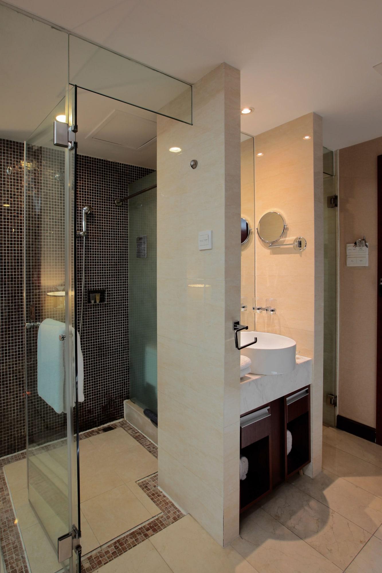 Yanling Hotel 4*