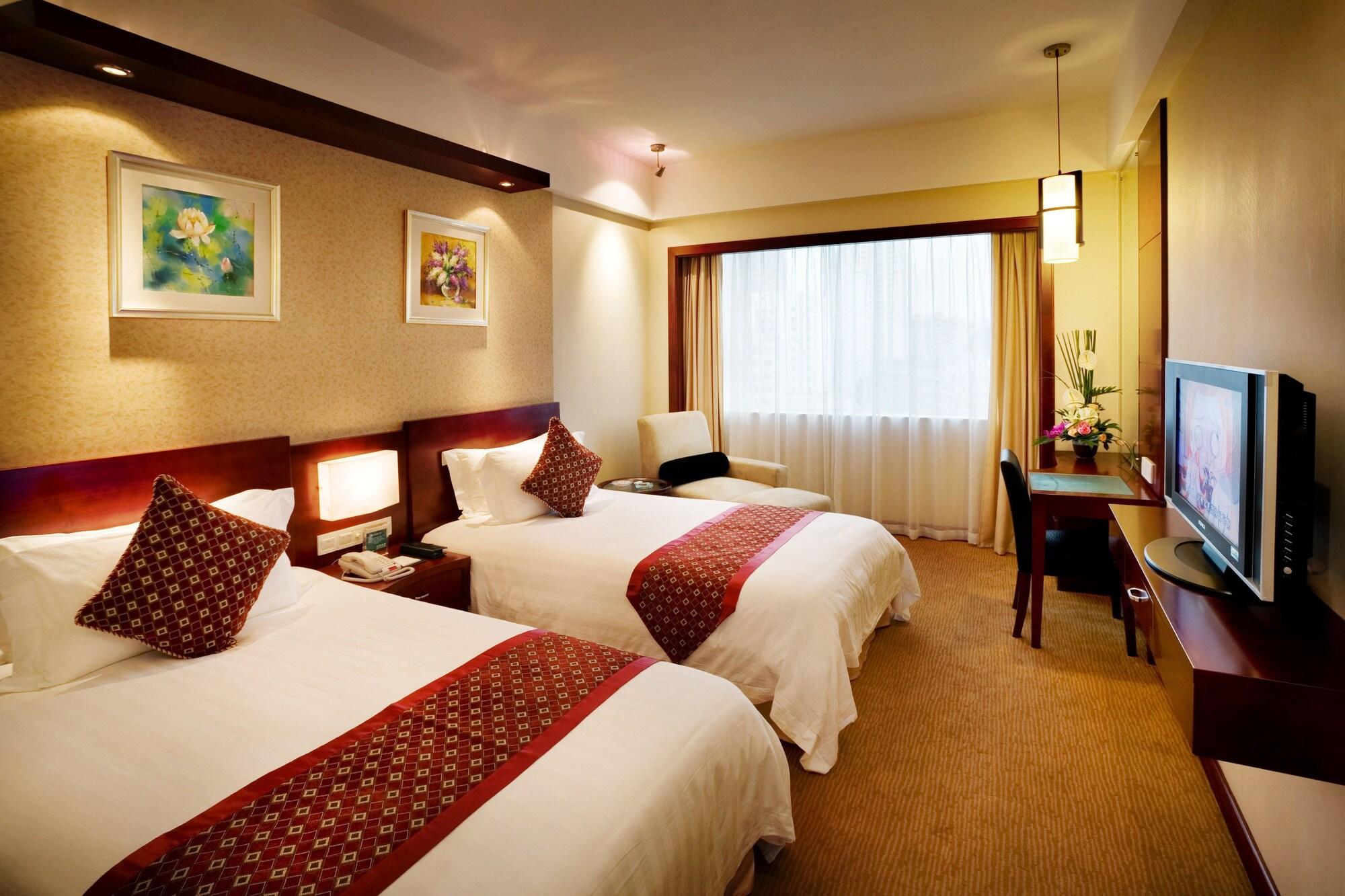 Yanling Hotel 4*