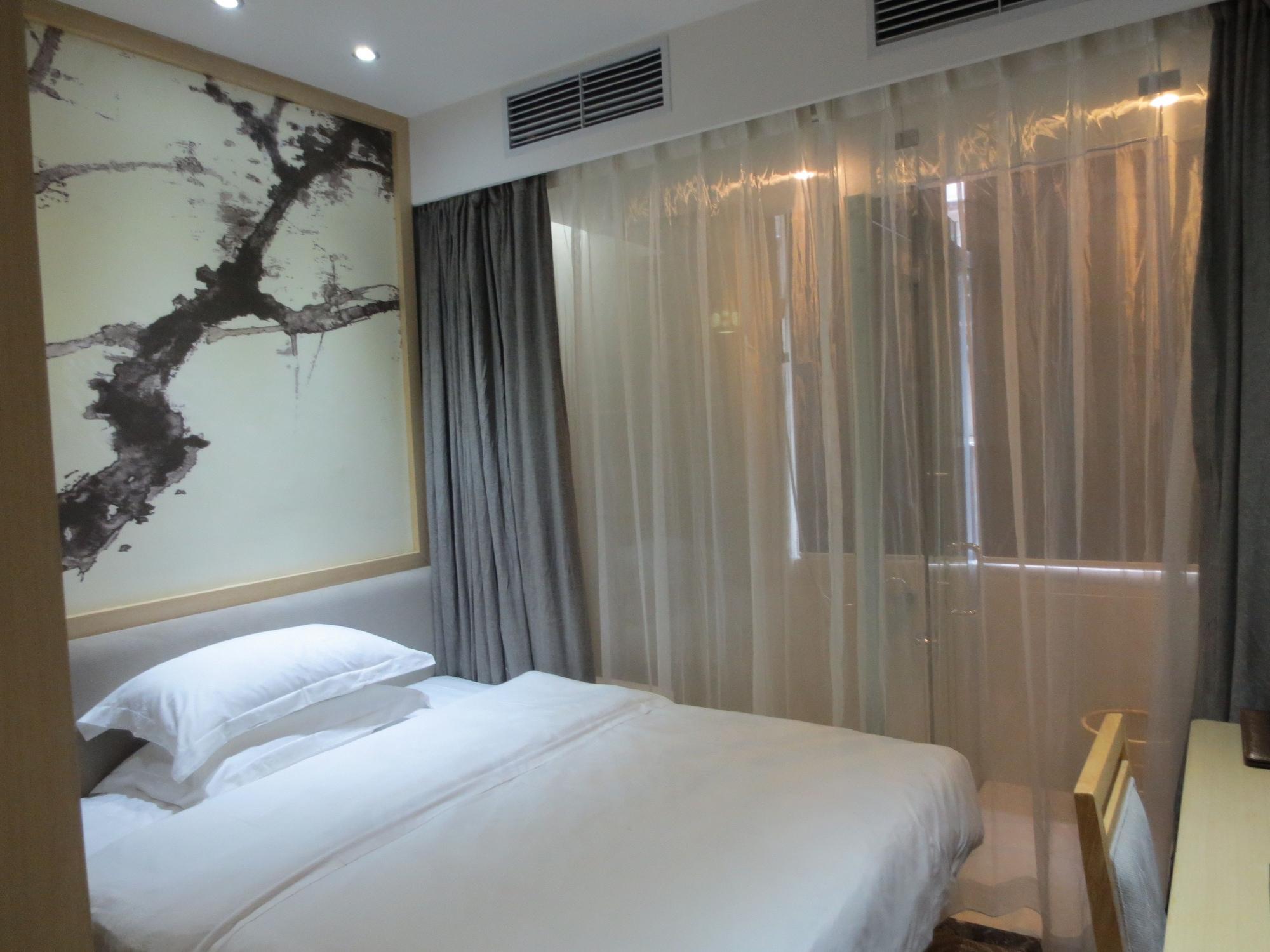 Xinghe Yuezhi S To Yuexiu Park Railway Station Subway Station -conference Centerbaima Clothing Flagship Store--reputation Preferred Hotel 3*
