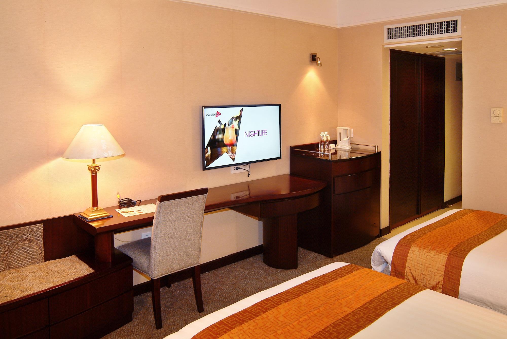 Hotel Guangdong Hotel-free Shuttle & Registration Counter Service During Fair 4*