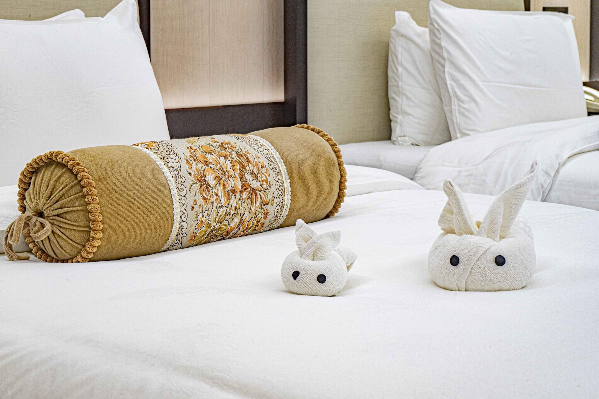 Hotel Guangdong Hotel-free Shuttle & Registration Counter Service During Fair 4*