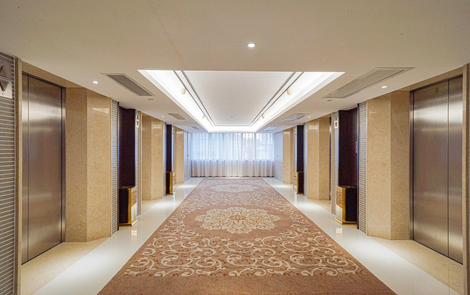 Hotel Guangdong Hotel-free Shuttle & Registration Counter Service During Fair