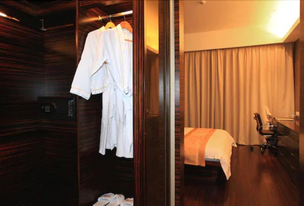 Hotel Heefun - Poly World Trading Center