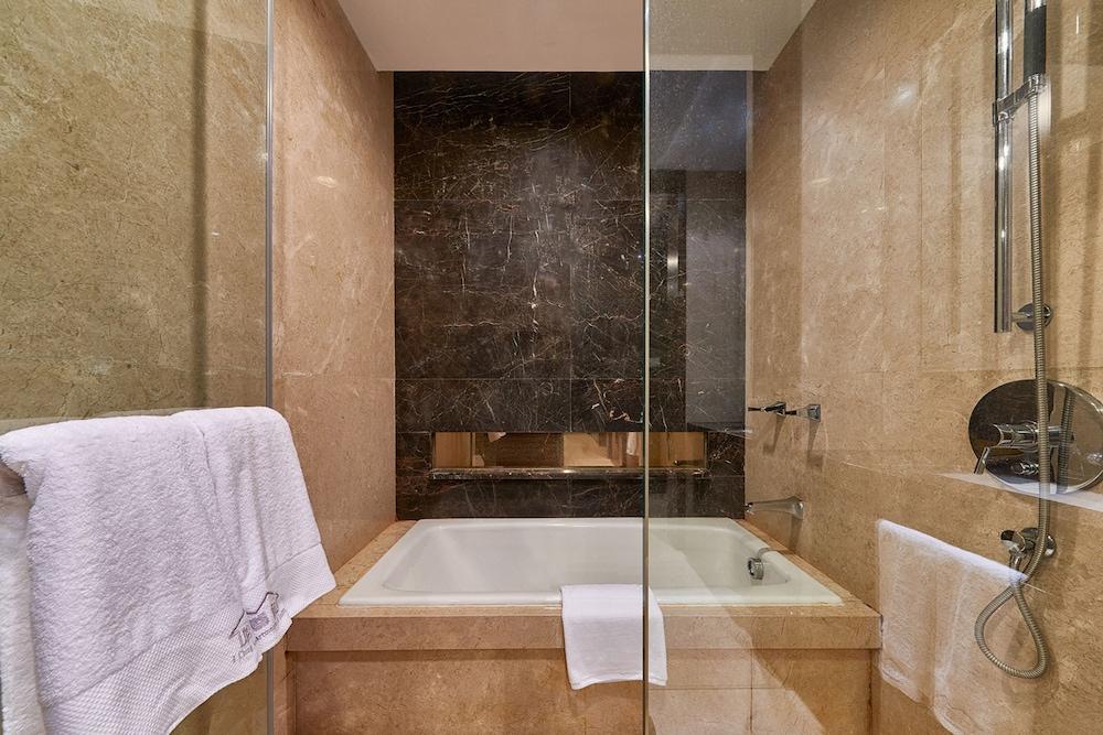 Heefun - Poly World Trading Center Hotel 3*