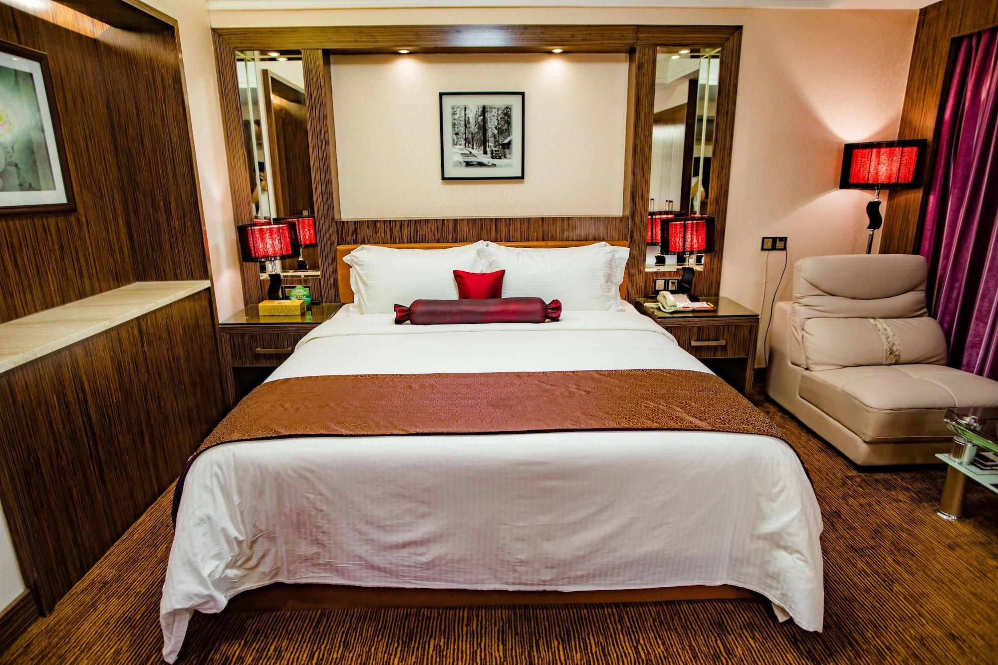 Nanyang King's Gate Hotel--free Shuttle Service To Fair