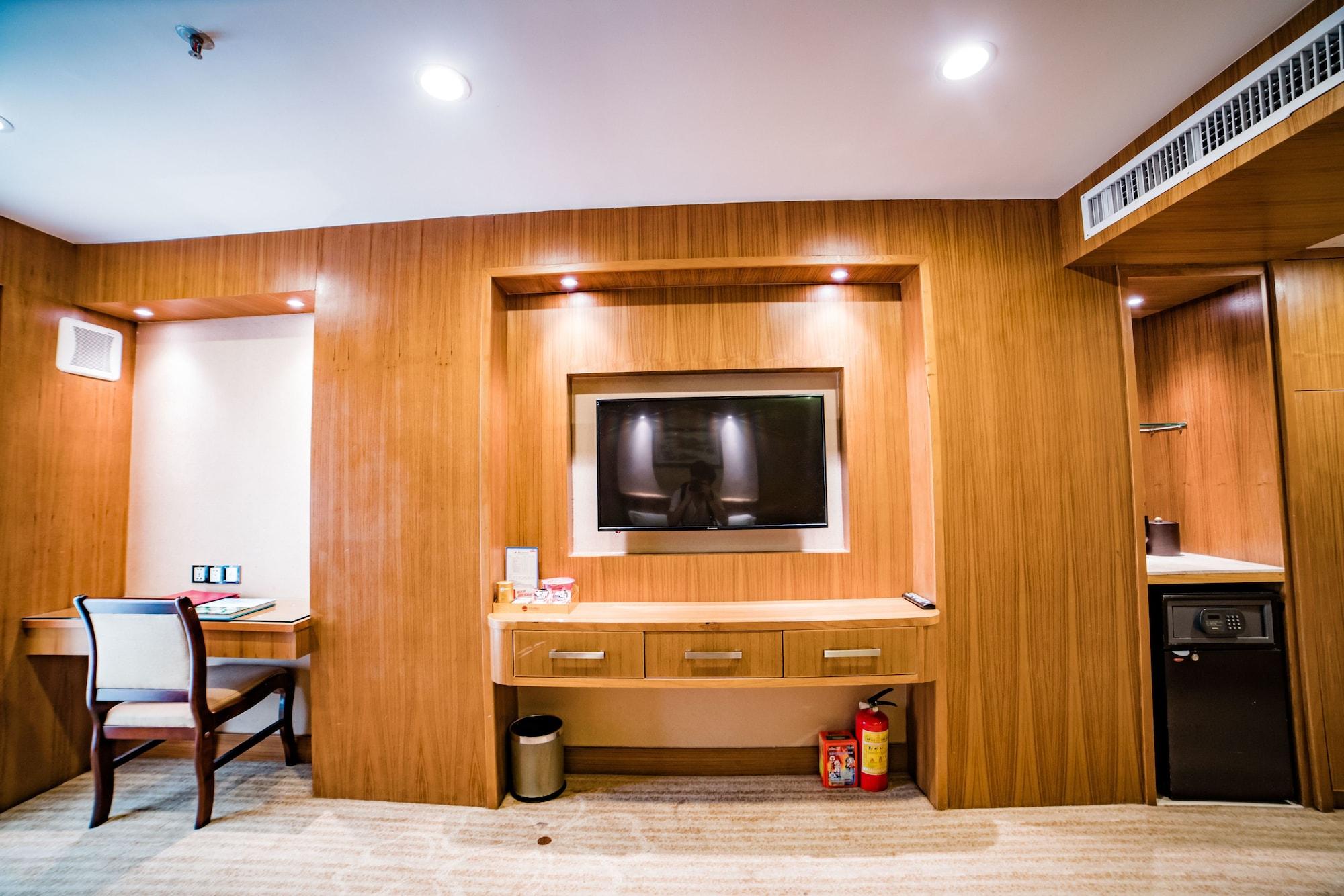 Nanyang King's Gate Hotel--free Shuttle Service To Fair