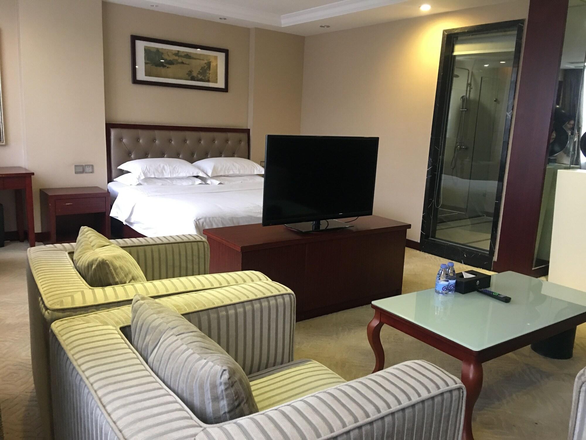 Shi Liu Hotel 3*