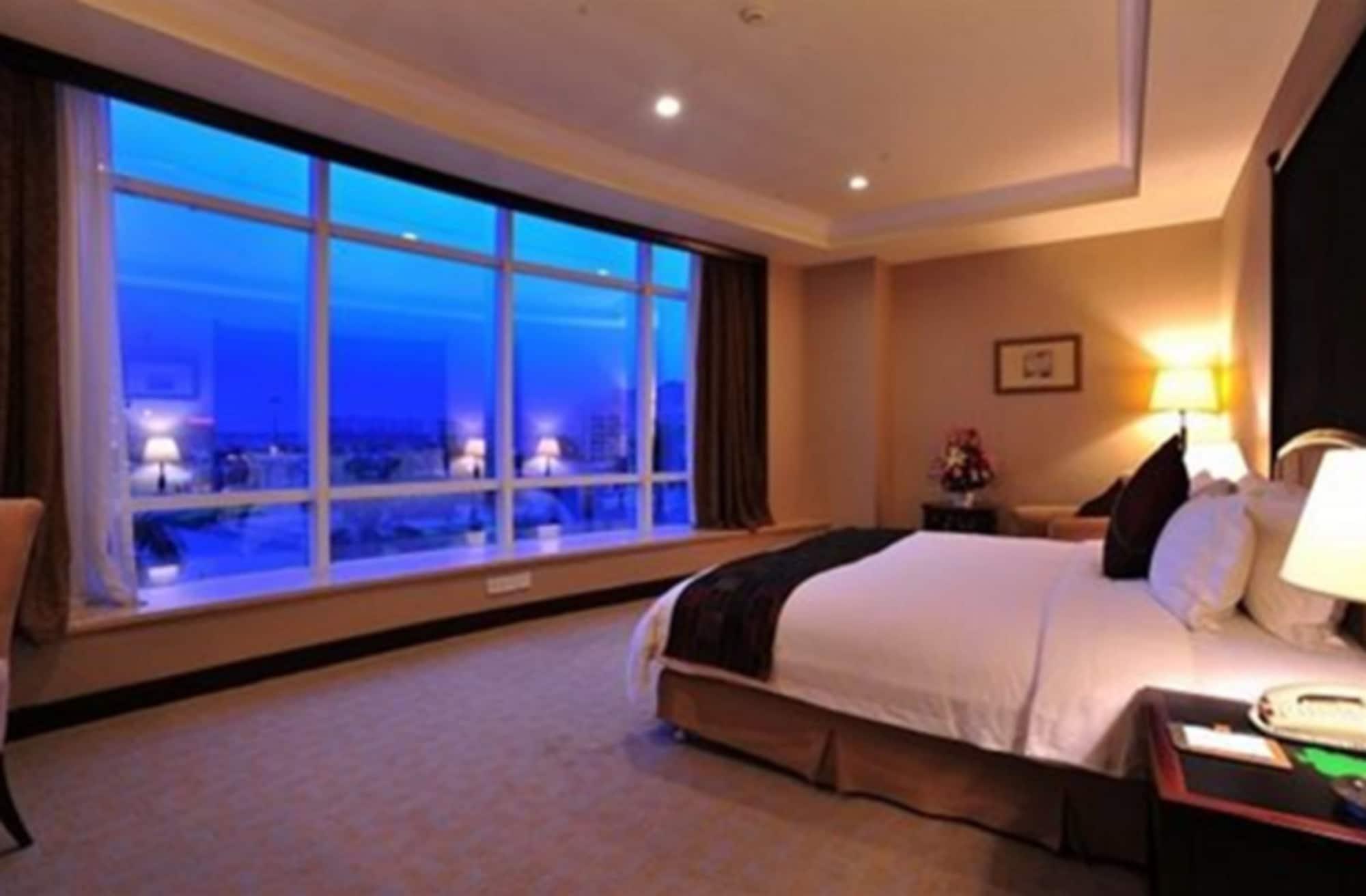 The Royal Marina Plaza Hotel 5*