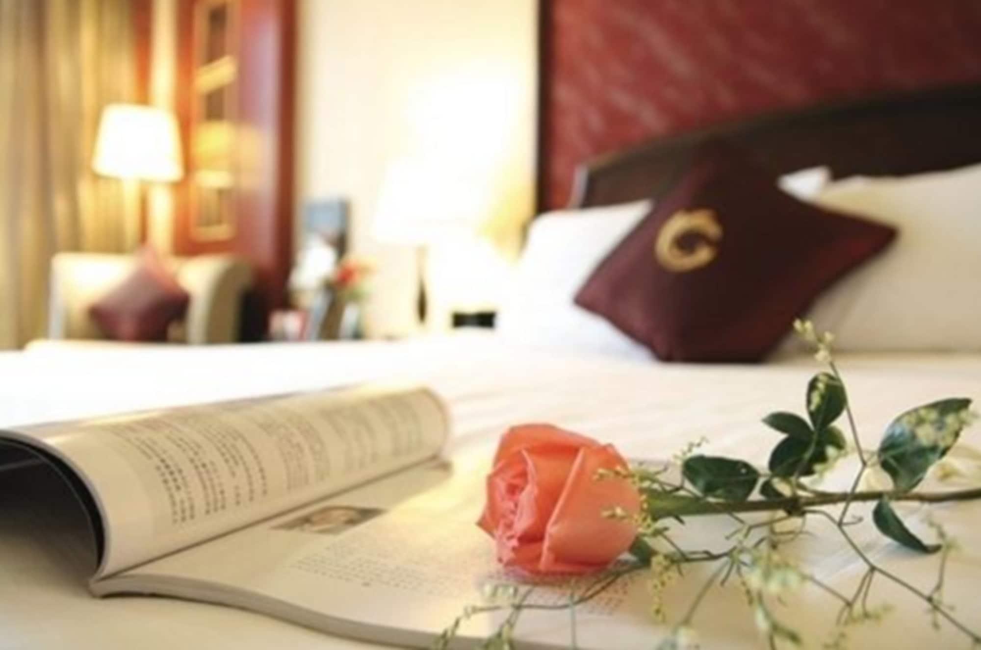 The Royal Marina Plaza Hotel