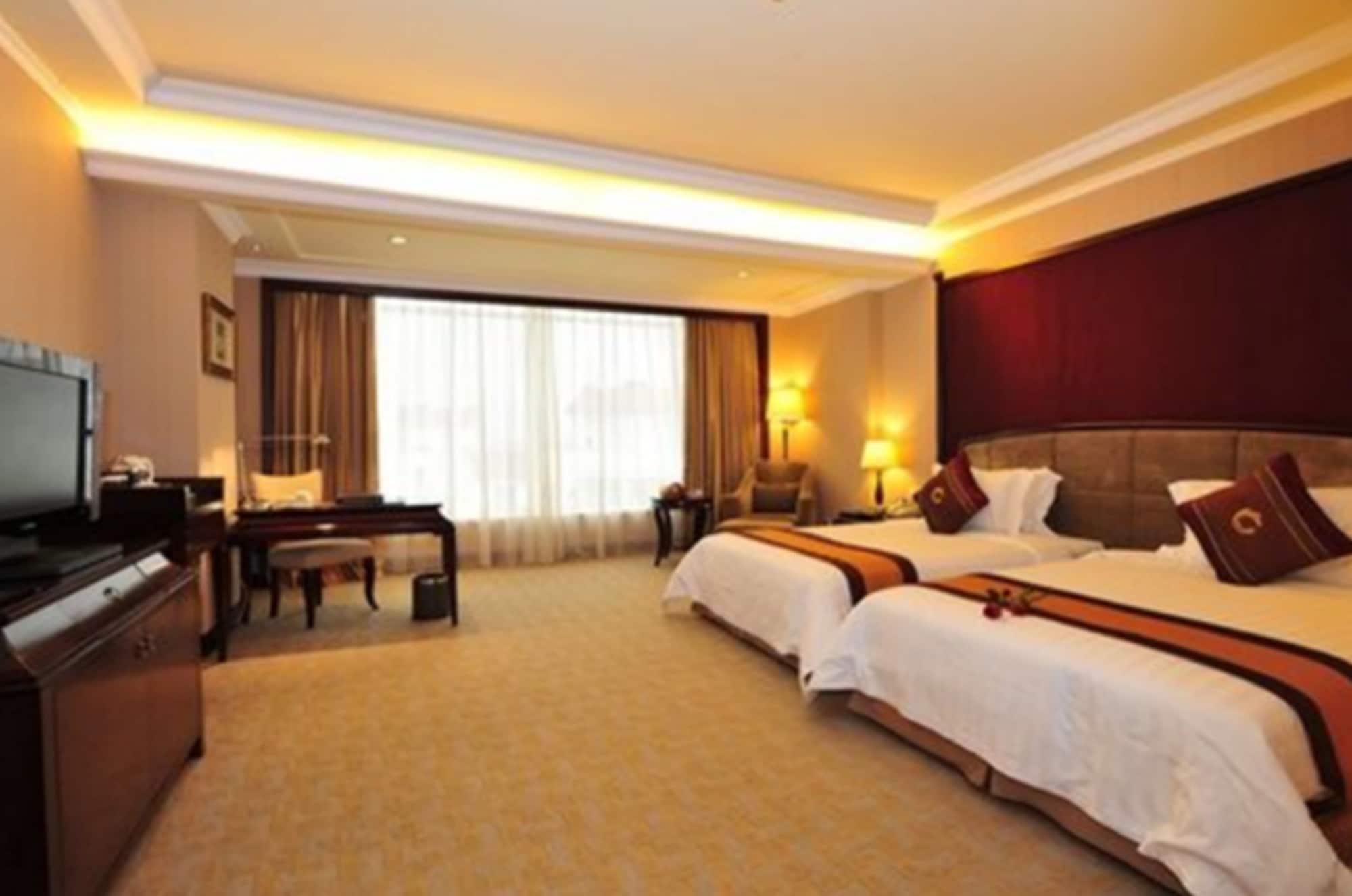 The Royal Marina Plaza Hotel 5*