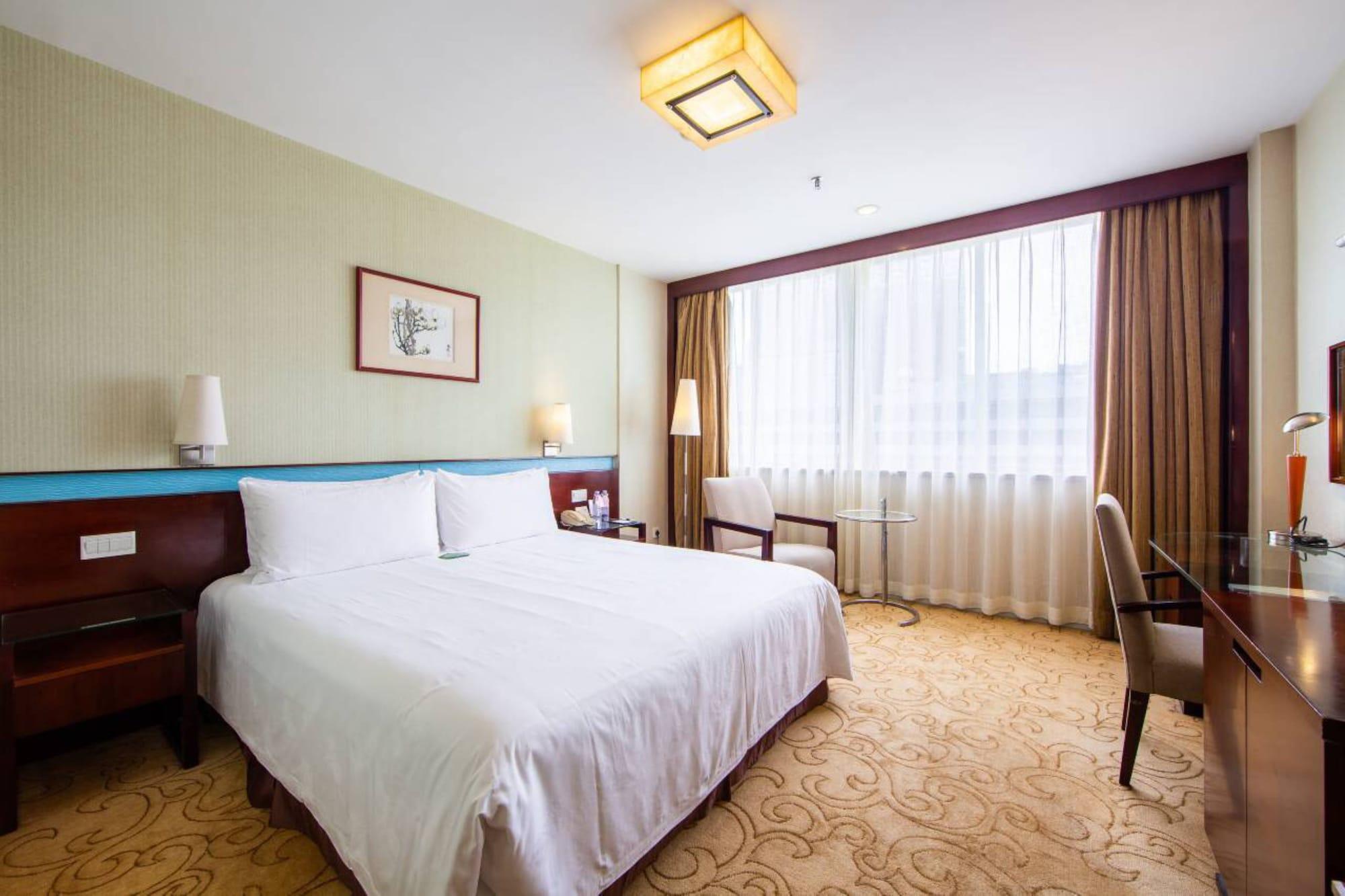 Liuhua Hotel 4*