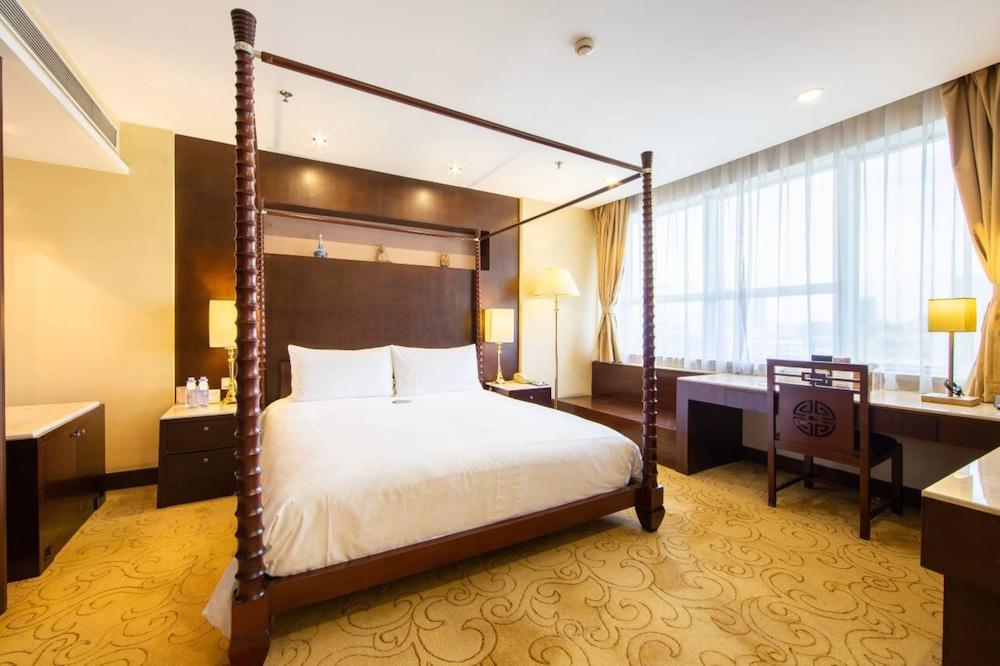 Liuhua Hotel 4*