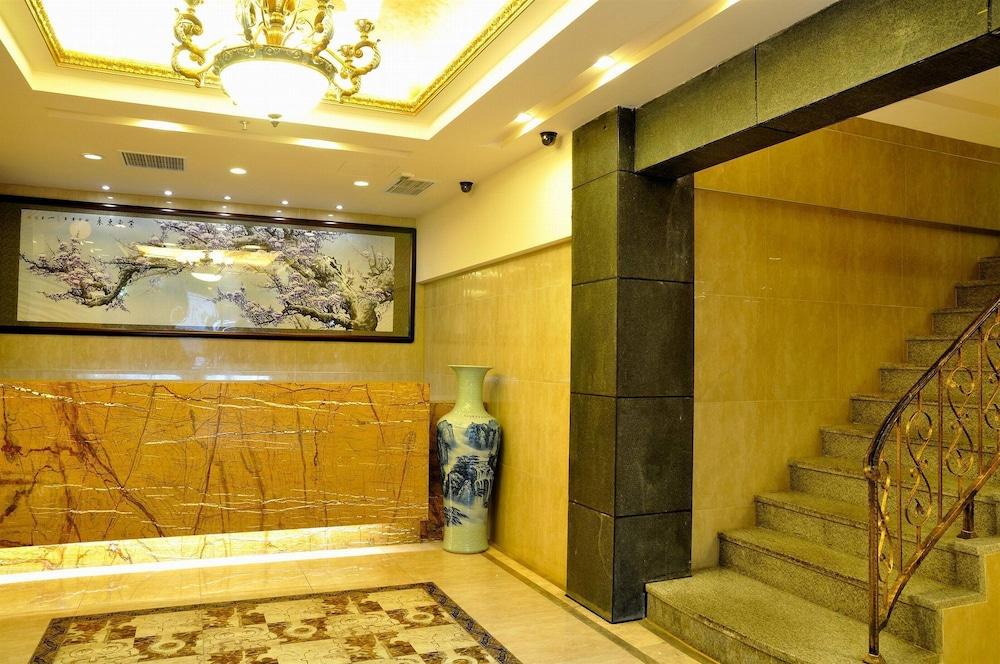 Royal Garden Hotel 3*