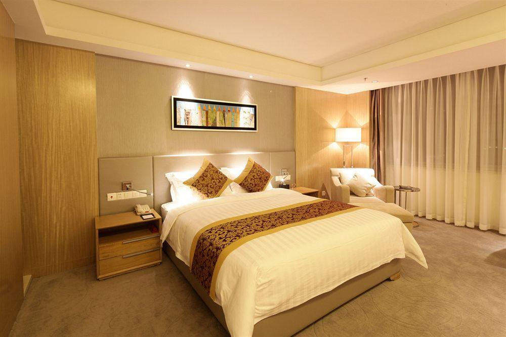 Hotel Pearl River International - Canmetro Line 11 Yijing Lu Station 4*