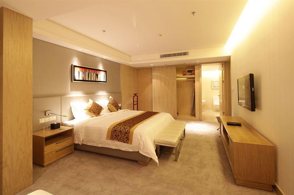 Pearl River International - Canmetro Line 11 Yijing Lu Station Hotel 4*