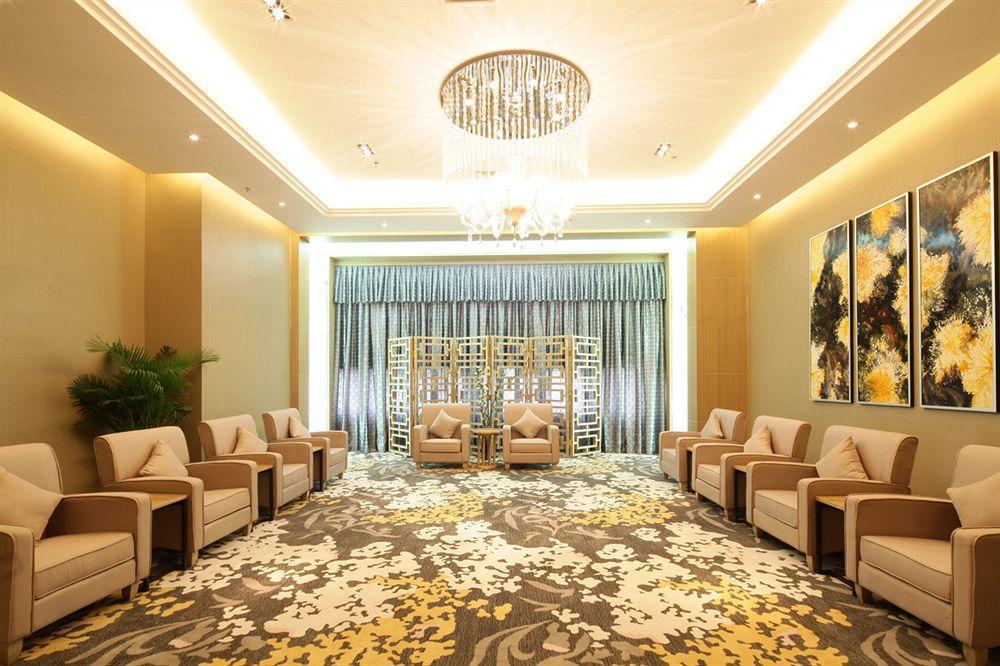 Hotel Pearl River International - Canmetro Line 11 Yijing Lu Station 4*