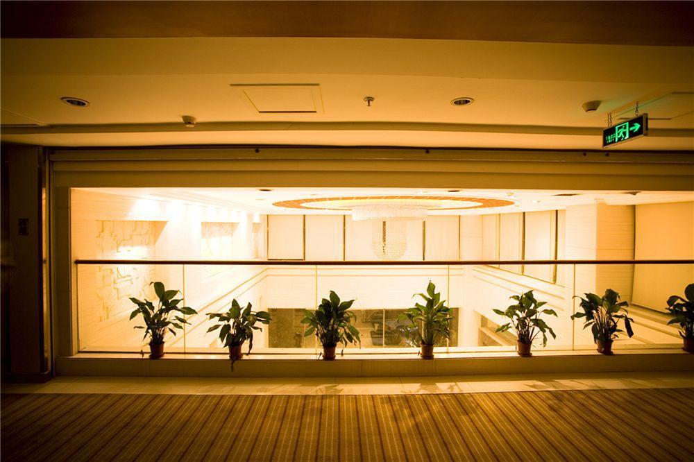 Hotel Holiday Villa 4*