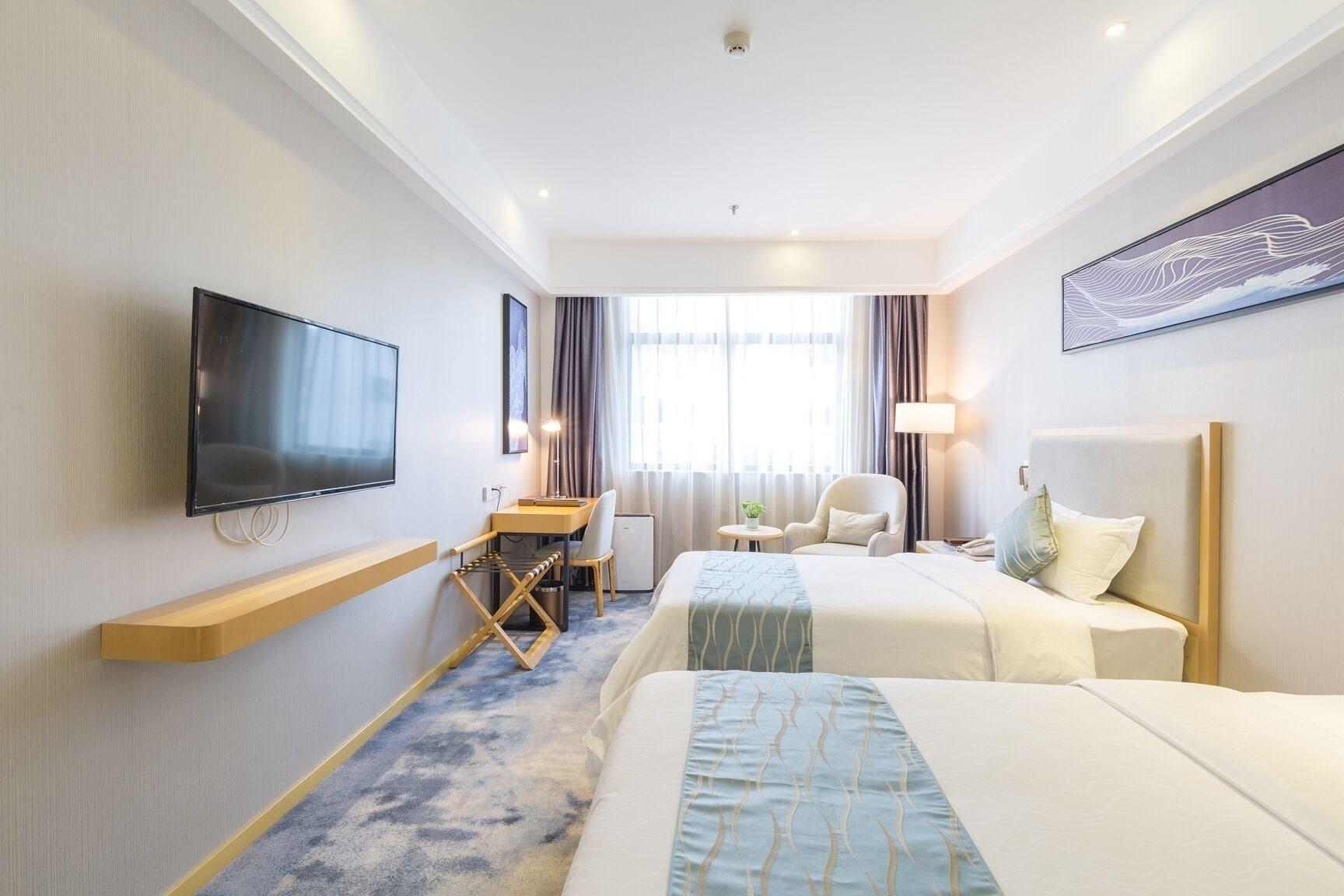 Seaman Hotel 4*