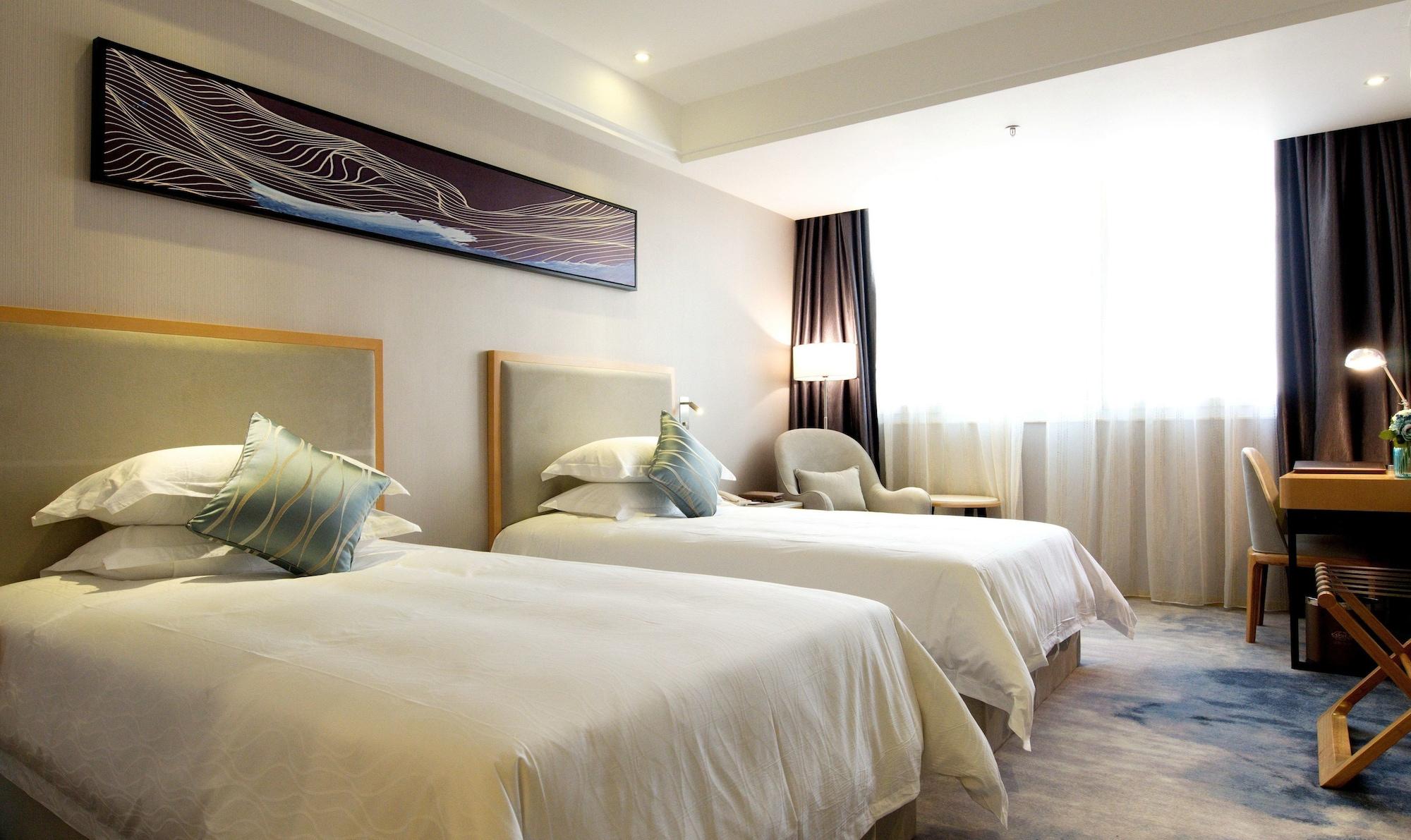 Seaman Hotel 4*