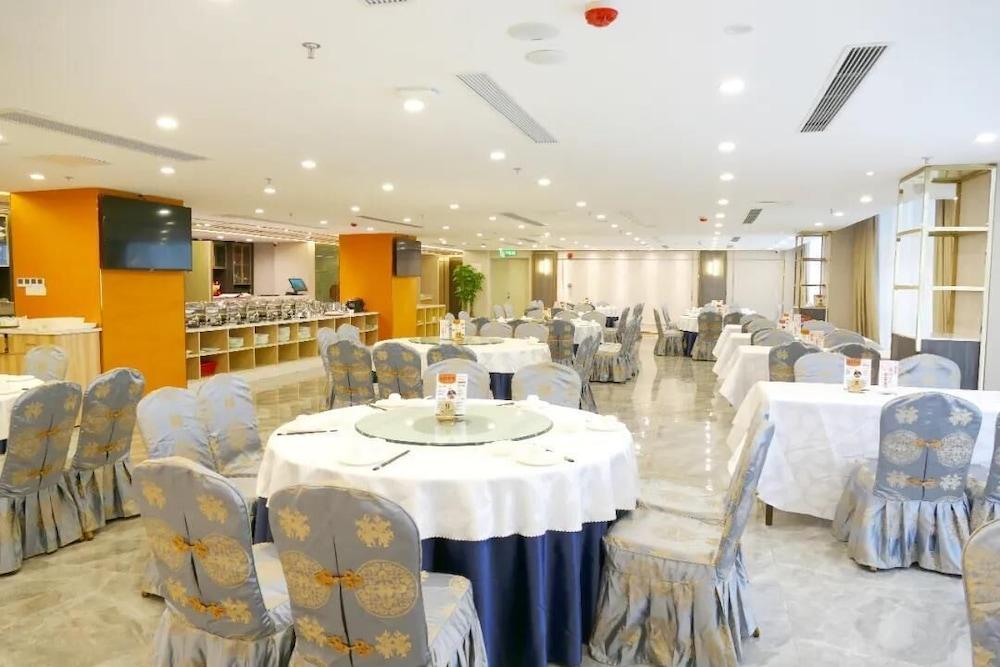 Hotel Seaman 4*